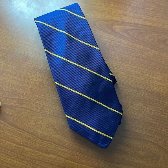 Brooks Brothers 100% Silk Mens Neck Tie Navy Blue W/ Yellow / Gold Stripes - Picture 2 of 5